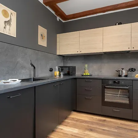 Wyjatkowy Z Projektorem I Stolem Bilardowym W Centrum Gdyni By Renters Appartamento