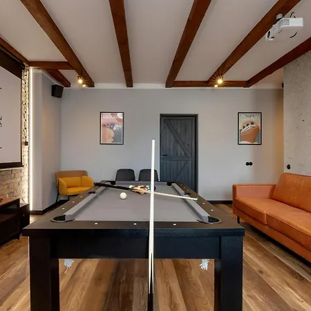 Wyjatkowy Z Projektorem I Stolem Bilardowym W Centrum Gdyni By Renters غدينيا