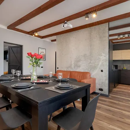 Wyjątkowy Z Projektorem I Stołem Bilardowym W Centrum Gdyni By Renters Apartament