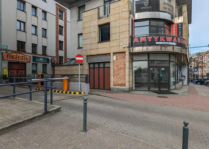 Wyjatkowy Z Projektorem I Stolem Bilardowym W Centrum Gdyni By Renters