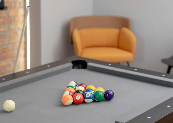 Apartamento Wyjatkowy Z Projektorem I Stolem Bilardowym W Centrum Gdyni By Renters *