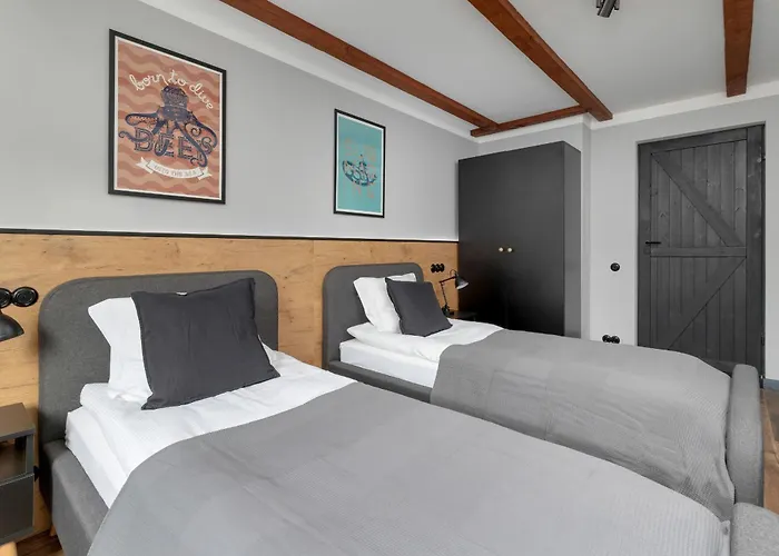 Wyjatkowy Z Projektorem I Stolem Bilardowym W Centrum Gdyni By Renters *