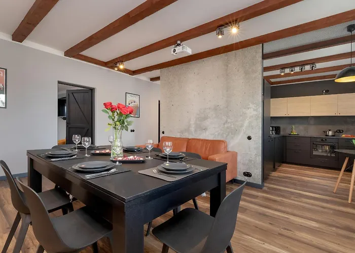 Wyjatkowy Z Projektorem I Stolem Bilardowym W Centrum Gdyni By Renters Apartamento