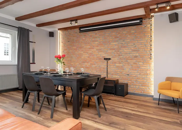 Wyjatkowy Z Projektorem I Stolem Bilardowym W Centrum Gdyni By Renters